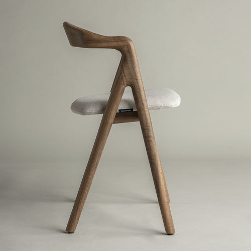 Sedia contemporanea - Garibaldi  - Pommier Furniture - da interno / in tessuto / con supporto in quercia