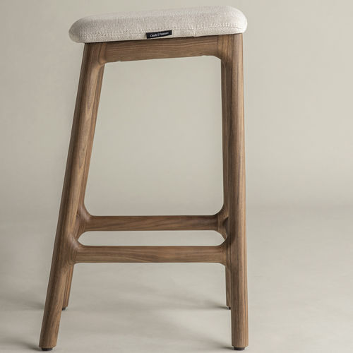Sgabello da bar contemporaneo - Rocco  - Pommier Furniture - in tessuto / con supporto in quercia / con supporto in legno massiccio