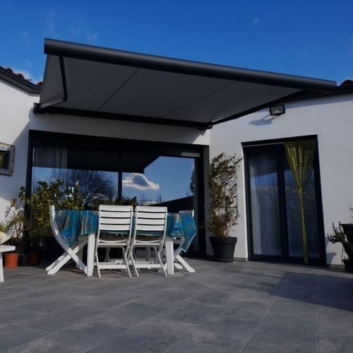 Tenda da sole a cassonetto - 131 - USINE-ONLINE - a motore / contract / per terrazza