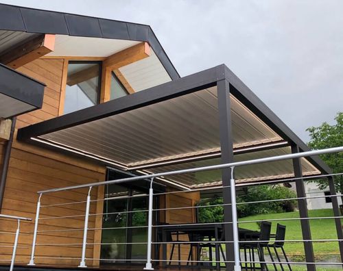 Pergola addossata - USINE-ONLINE - in alluminio estruso / a lamelle orientabili / su misura