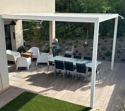 Pergola addossata - USINE-ONLINE - in alluminio / in alluminio estruso / a lamelle orientabili