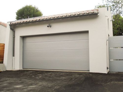 Porta sezionale per garage - VILLA - USINE-ONLINE - in acciaio / in schiuma di poliuretano / automatica