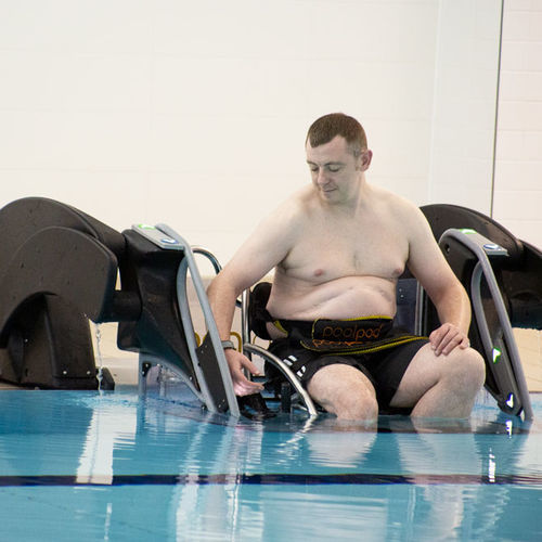 Piattaforma elevatrice per sedia a rotelle - POOLPOD 2.0 - Cotenda - per piscina / ad uso professionale / da interno