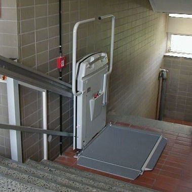 Piattaforma elevatrice PMR - Straight - POLLOCK LIFT - per edificio / ad uso professionale / inclinata