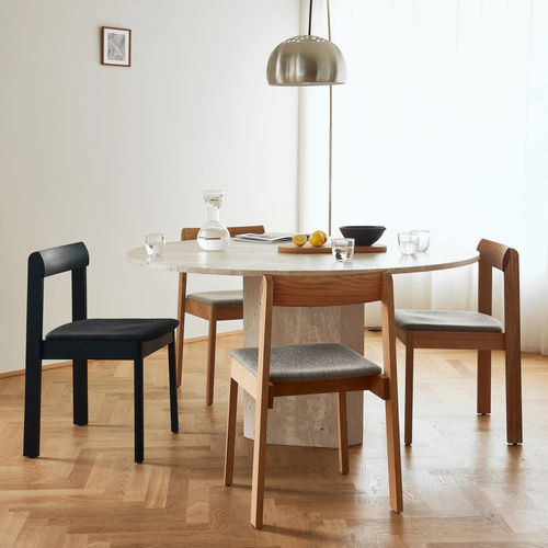 Sedia da pranzo minimalista - Blueprint - FORM & REFINE - da interno / in tessuto / con supporto in quercia