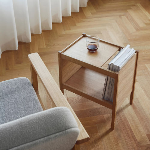 Tavolo d'appoggio contemporaneo - Journal  - FORM & REFINE - in rovere / impiallacciato in legno / con supporto in quercia