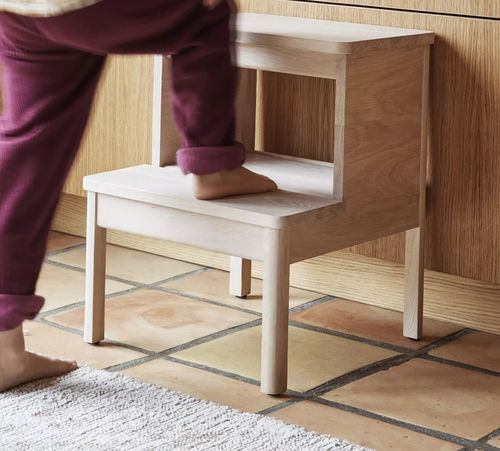 Sgabello a gradini in legno - A Line Stepstool - FORM & REFINE - da interno