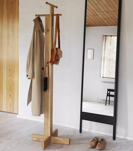 Appendiabiti da terra - Foyer  - FORM & REFINE - contemporaneo / in rovere / in rovere bianco
