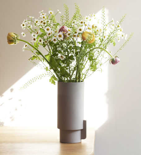 Vaso contemporaneo - Alcoa  - FORM & REFINE - in gres porcellanato / grigio