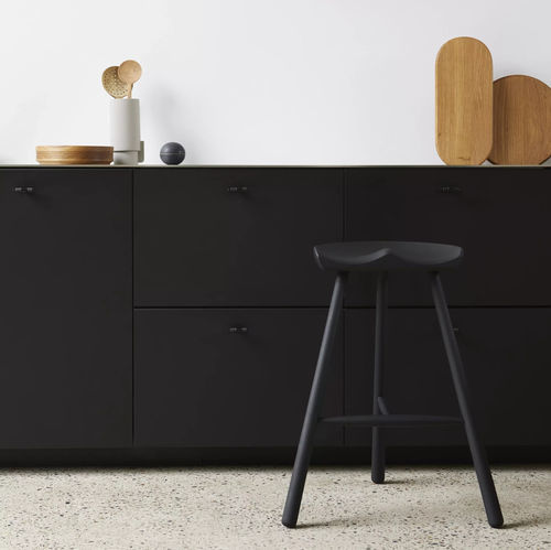 Sgabello da bar contemporaneo - Shoemaker Chair™ no. 68 - FORM & REFINE - in rovere / in faggio / in legno laccato