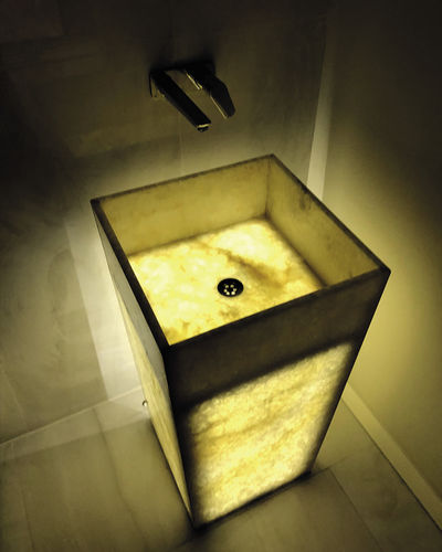 Lavabo autoportante - PASIFIK GRANIT - in marmo / su misura / retroilluminato