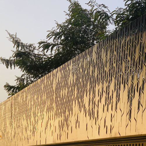 Rivestimento di facciata in pannelli - CROWN - Axes in Excess - in metallo / in alluminio / in tela