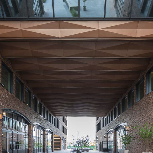 Rivestimento di facciata in pannelli - WALLSCAPES 4X2 - Axes in Excess - in metallo / verticale / orizzontale