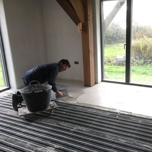 Riscaldamento a pavimento ad acqua calda - Lithotherm - Back to Earth (SW) Ltd - residenziale