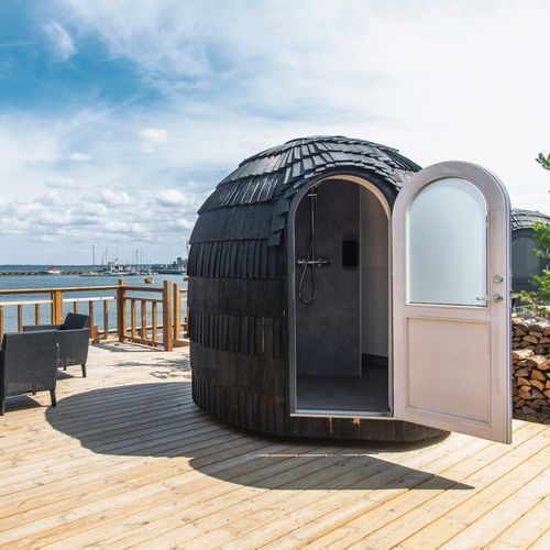 Doccia da esterno per piscina - Iglucraft OÜ - classica / in legno / contract