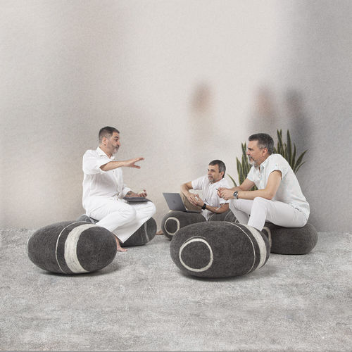 Pouf contemporaneo - THE CONFERENCE SET - Katsu Stones - in lana / tondo / fatto a mano