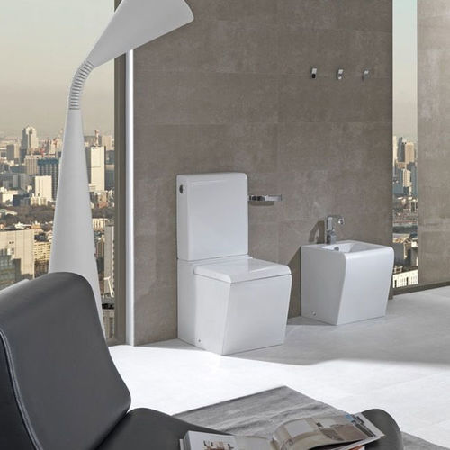 WC sospeso - UV CERAMIC - in porcellana / per uso residenziale / ovale