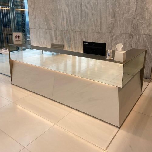 Banco reception a L - Specialist Joinery Group - modulare / in vetro / luminoso