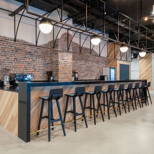 Bancone da bar - Specialist Joinery Group - in metallo / dritto / a L