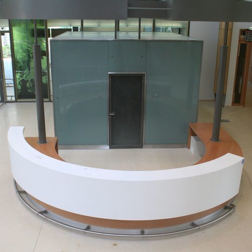 Banco reception d'angolo - Specialist Joinery Group - a semicerchio / a L / modulare