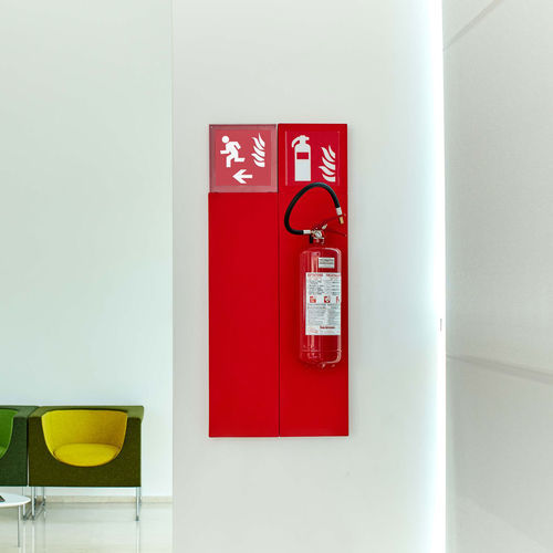 Supporto porta estintore in polipropilene - Plate - DAKEN SPA - in policarbonato / rosso / da parete