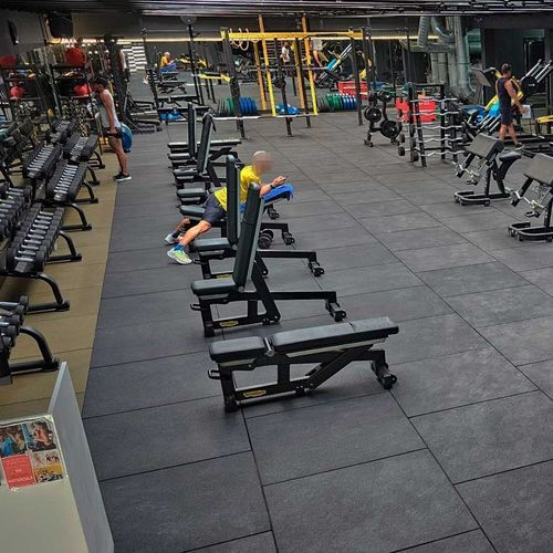 Pavimentazione sportiva da interno - SPORTPREMIUM   - ECOCAUCHO S.L. - da esterno / in gomma / per attività sportiva