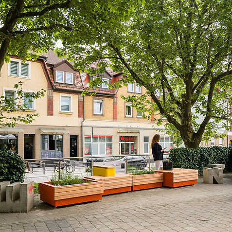 Parklet modulare - DRAUFGESETZT - CITY DECKS - con fioriera integrata