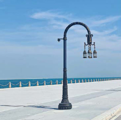 Lampione urbano - DHOW  - Beyond Lighting - contemporaneo / in ghisa di alluminio / solare