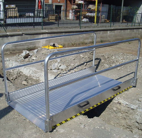 Passerella in alluminio - PASSADIÇOS - JORMAX INDUSTRIA LDA - reticolare / modulare