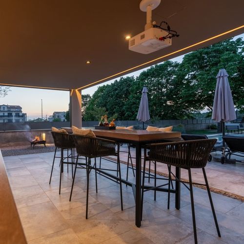 Tavolo da bistrot contemporaneo - POP - EOVLUTA d.o.o. - in calcestruzzo / con supporto in acciaio inossidabile / rettangolare