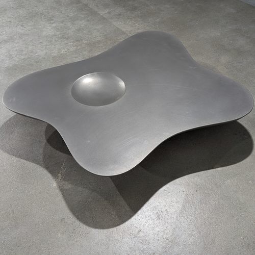 Tavolino basso contemporaneo - CLOUD - izanami GbR - in calcestruzzo / con supporto in calcestruzzo / su misura