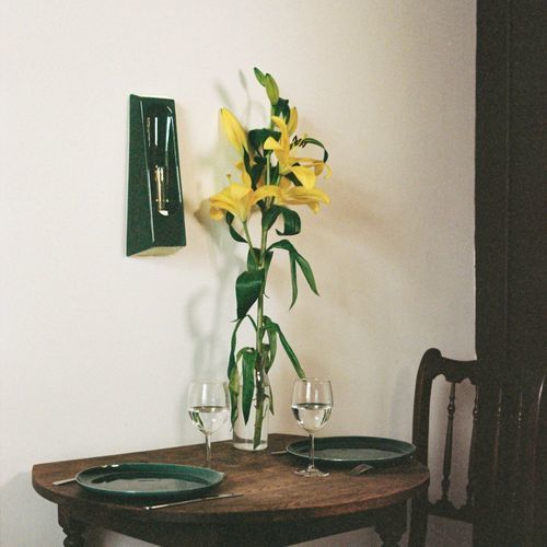 Applique contemporanea - ALCOVE VERDE - Violaine d'Harcourt - interno / in ceramica / geometrica