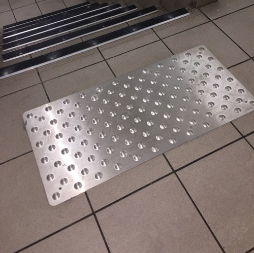 Piastrella podotattile in acciaio inossidabile spazzolato - BEVALUGR    - ADESOL - in alluminio