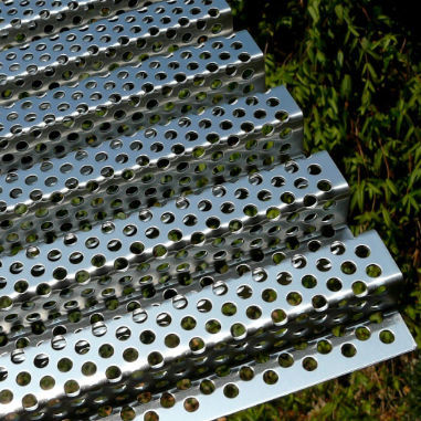 Rivestimento di facciata in pannelli - M 25/25/25g - Fielitz - in alluminio / verticale / in lamiera grecata