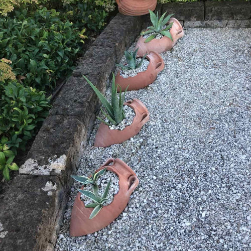 Fioriera in terracotta - Anfora aperta - cestenoli srl - curva / fatta a mano / contemporanea