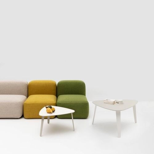 Tavolino basso contemporaneo - Jim - WOW ITALY - in alluminio / con supporto in alluminio / triangolare