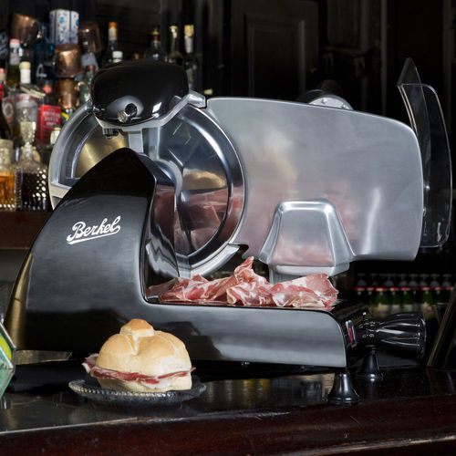 Affettatrice per salumeria - RED LINE 250 BLACK - Berkel - semiautomatica / a lama circolare / in acciaio inossidabile