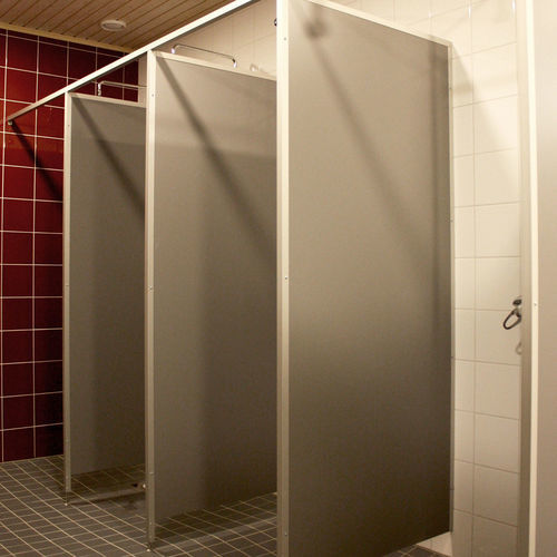 Parete divisoria per bagni in laminato ad alta pressione - LTT 13 - Eltete Oy - in laminato