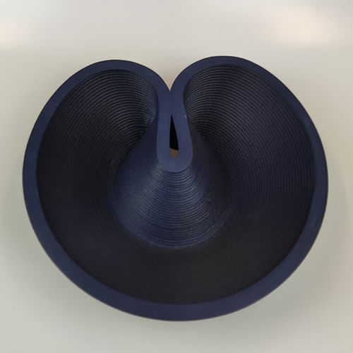 Piatto per dessert - BLACK ONE-OFF SEASHELL - BlueCycle - scultura / in plastica / a tinta unita