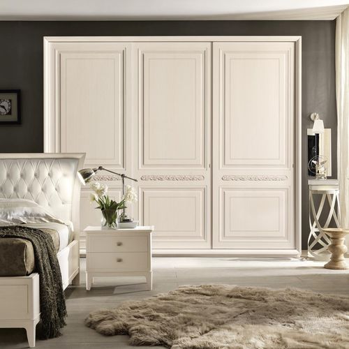Armadio classico - CEDRO - benedetti MOBILI - in legno / con ante battenti / a porte scorrevoli