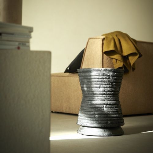 Tavolo d'appoggio design minimalista - DIABOLO - TICKET FOR THE MOON - in legno massiccio / in teak / curvo