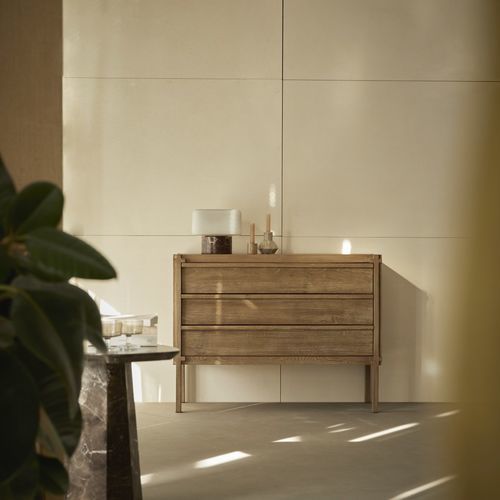 Cassettone contemporaneo - MADI - TICKET FOR THE MOON - in legno massiccio / in olmo / con contenitore