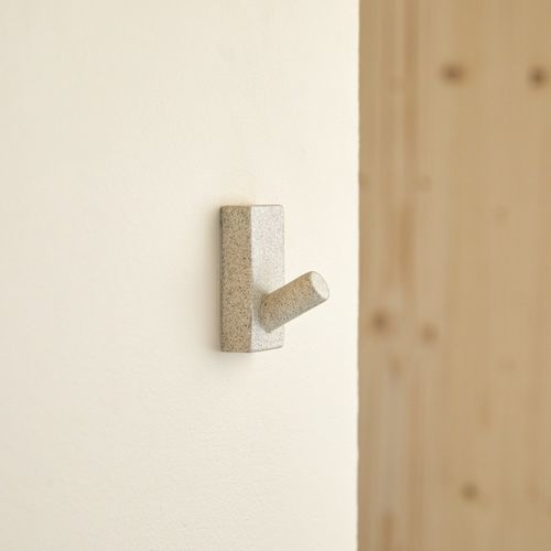 Appendiabiti da parete contemporaneo - SARA - TICKET FOR THE MOON - in calcestruzzo / in terrazzo / in marmo