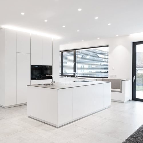Cucina contemporanea - Lehner Raumkonzept - in legno / con isola / di misura media