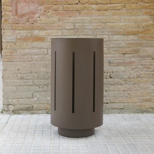 Portarifiuti pubblico - ROLL series - RYM URBAN FURNITURE, S.L. - in metallo / con portacenere integrato / con coperchio