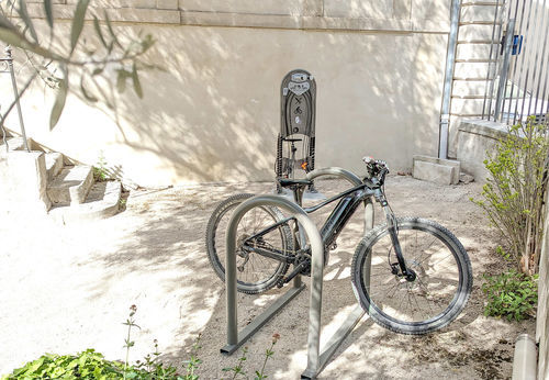 Rastrelliera per biciclette a pavimento - R-UNO - CLEVER Series - con sistema di sicurezza / da esterno / in acciaio galvanizzato