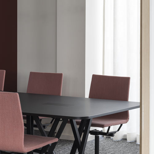 Tavolo da riunione contemporaneo - SB55  - BULO - in legno massiccio / con supporto in legno / rettangolare