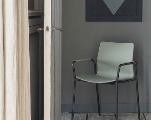 Sedia visitatore contemporanea - VVD - BULO - da interno / in pelle / con supporto in metallo