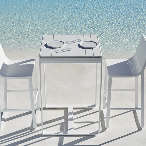 Tavolo alto contemporaneo - FLAT  - GANDIA BLASCO - in polietilene / in Dekton® / con supporto in alluminio