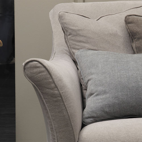 Divano design - HALIFAX - VILLEVENETE BY GATTI - in tessuto / con braccioli / con cuscino rimovibile